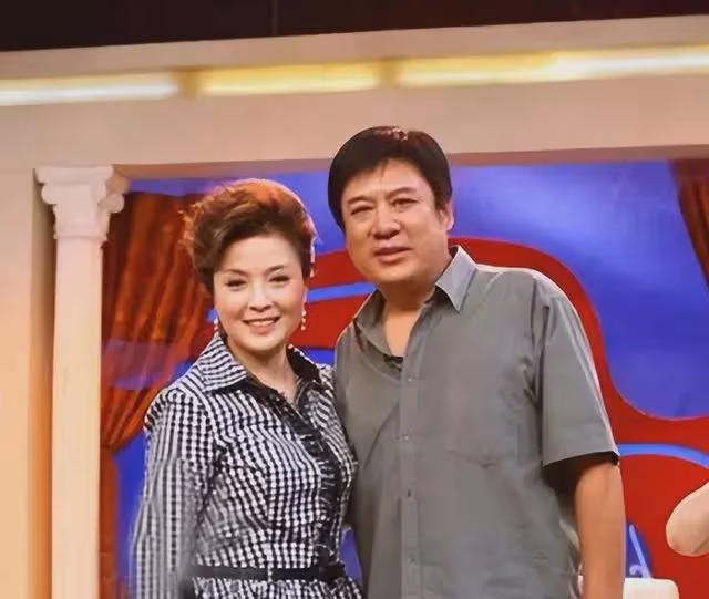 張潮：再婚娶小20歲美女，62歲老來得子，如今女兒也是演員