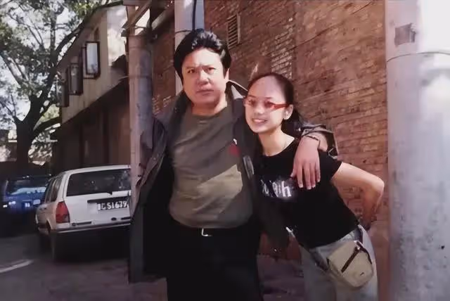 張潮：再婚娶小20歲美女，62歲老來得子，如今女兒也是演員
