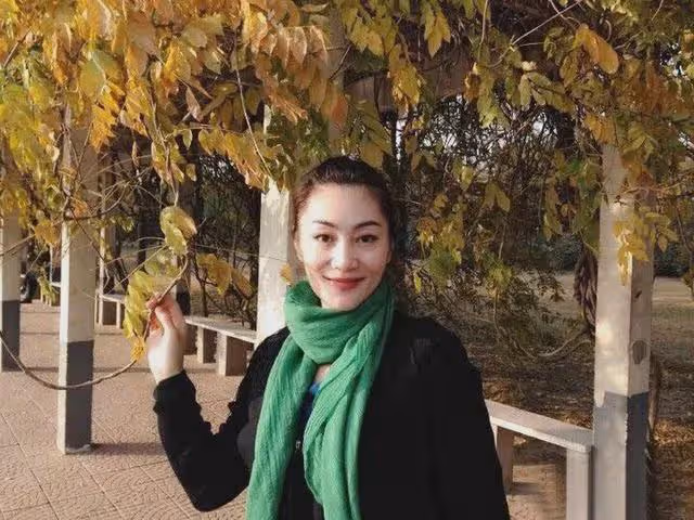 張潮：再婚娶小20歲美女，62歲老來得子，如今女兒也是演員