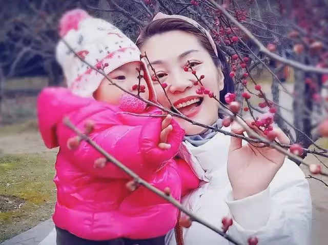 張潮：再婚娶小20歲美女，62歲老來得子，如今女兒也是演員