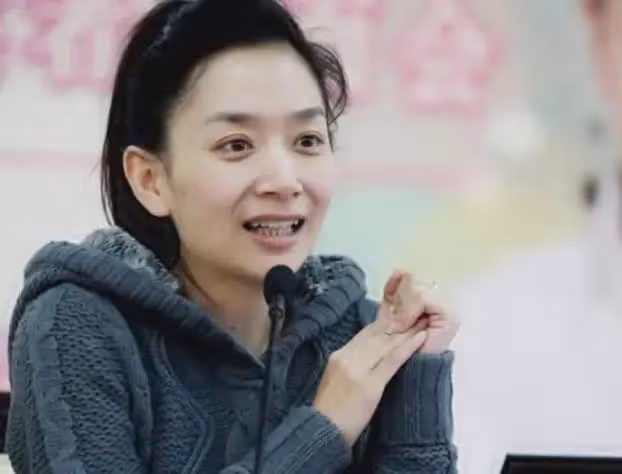 北京衛視「一姐」王芳：曾被多次下病危，嫁大16歲的老公身家過億