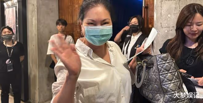 大S素顏曬恩愛合照流出,47歲了還是超正!汪小菲爆「氣到失眠」