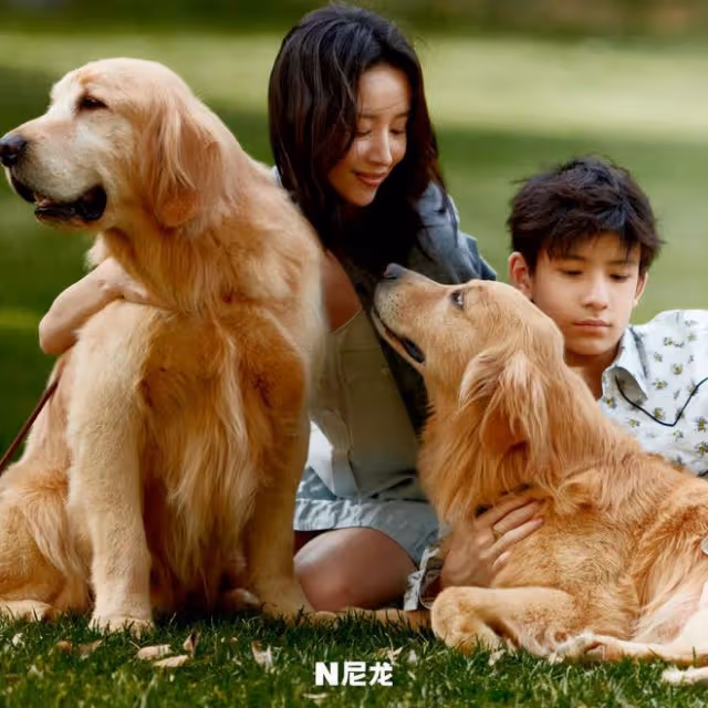 董潔與兒子首封曝光,15歲頂頂明星范足,遺傳爸媽高顏值又高又帥