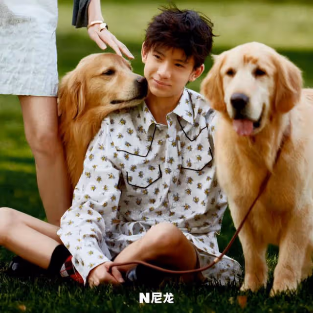 董潔與兒子首封曝光,15歲頂頂明星范足,遺傳爸媽高顏值又高又帥