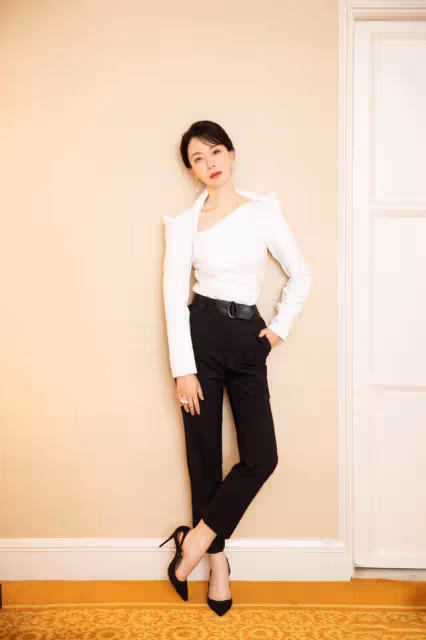 40歲女人亮色穿搭,學陳數和姚晨就夠了,優雅大氣又時尚減齡