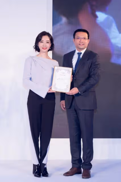 40歲女人亮色穿搭,學陳數和姚晨就夠了,優雅大氣又時尚減齡