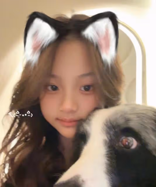 甜馨曬與媽媽合照，母女一起做同款髮型，像一對閨蜜姐妹