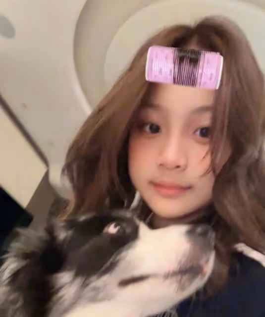 甜馨曬與媽媽合照，母女一起做同款髮型，像一對閨蜜姐妹