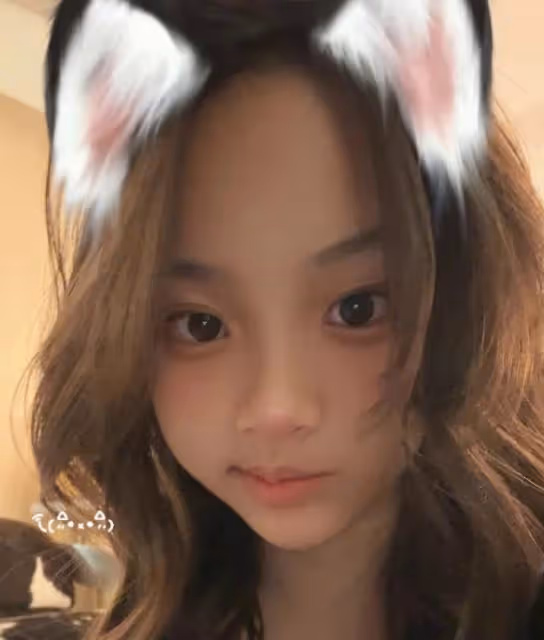 甜馨曬與媽媽合照，母女一起做同款髮型，像一對閨蜜姐妹