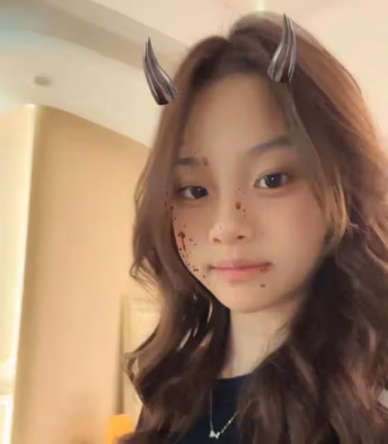 甜馨曬與媽媽合照，母女一起做同款髮型，像一對閨蜜姐妹