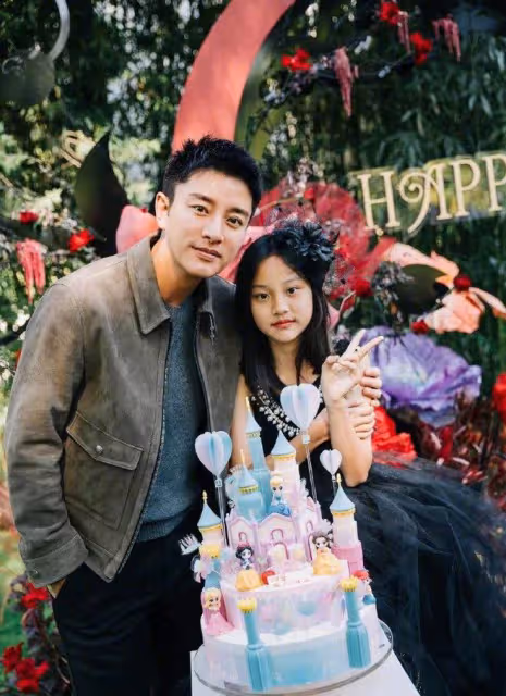 甜馨曬與媽媽合照，母女一起做同款髮型，像一對閨蜜姐妹