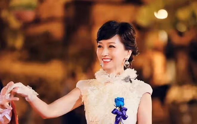 趙雅芝，71歲仍青春洋溢，保養秘訣引人關注，活力四射不減當年
