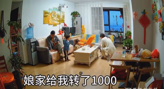 丈母娘轉1000給娃買衣服，男子嫌少吐槽能幹啥，妻子反駁瞬間愣住