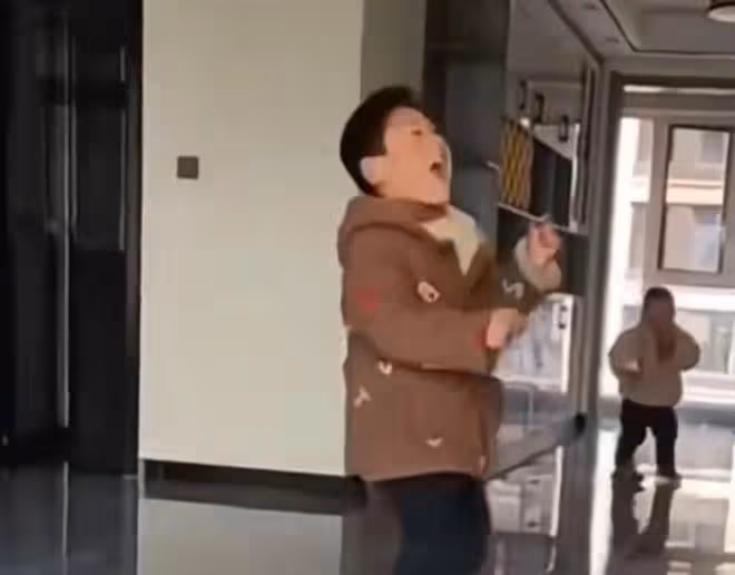 夫妻打拚多年終買房,7歲兒子參觀後開心到蹦蹦跳跳:為他們值得