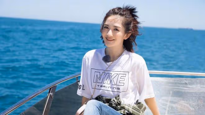 謝娜生日陷尷尬境地，娛樂圈復出路難行，舊照頻現引關注