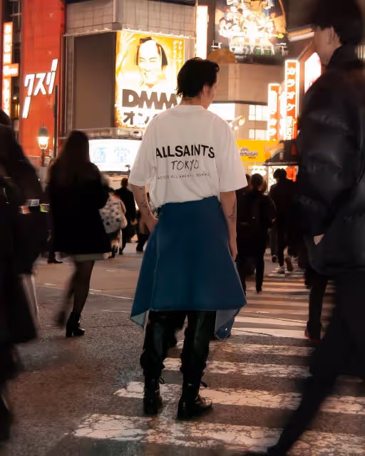 ALLSAINTS推亞洲城市T　饒舌女星搶穿台北限定款示範街頭時尚