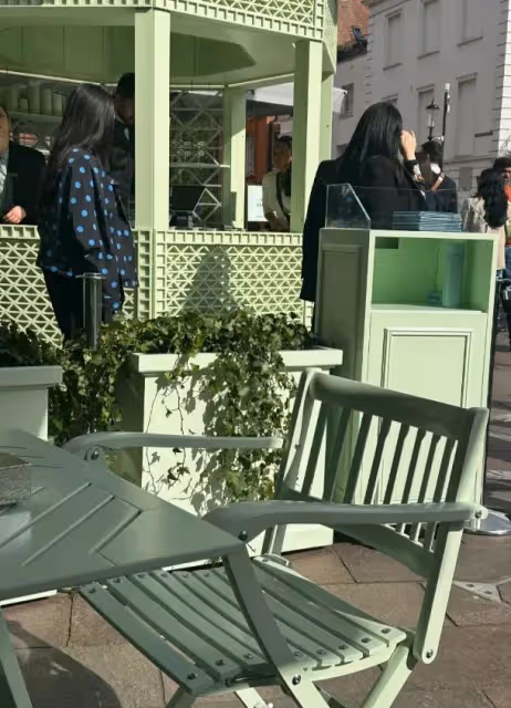 李湘母女倫敦街頭閒逛,不搭腔分開走疑吵架,王詩齡復胖身材粗壯