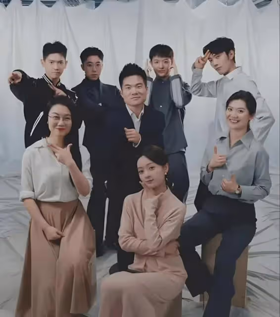 馮唐給董宇輝打氣:與輝同行就是好的創業團隊,並非上過世界名校
