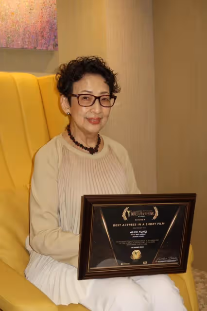 恭喜,77歲馮素波獲康城最佳演員獎,古天樂等圈內好友送祝福