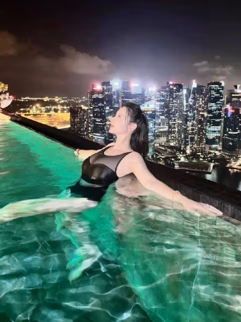 張萌泳裝照露出事業線！膚白貌美魔鬼身材性感火辣