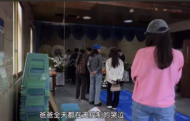 31歲網紅俄羅斯娜娜去世,家人守靈惹爭議,靈堂前打麻將有說有笑