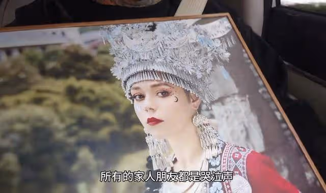 31歲網紅俄羅斯娜娜去世,家人守靈惹爭議,靈堂前打麻將有說有笑