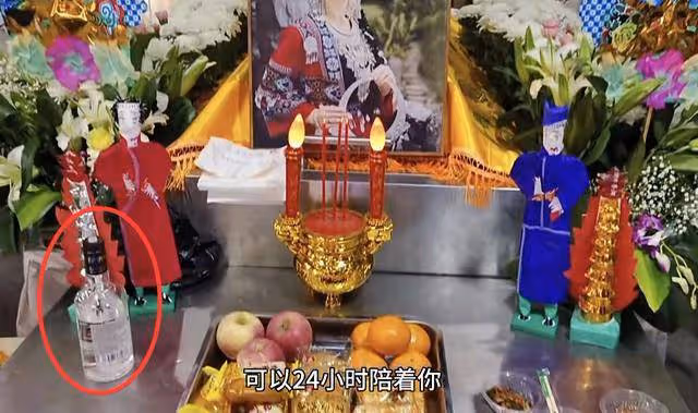 31歲網紅俄羅斯娜娜去世,家人守靈惹爭議,靈堂前打麻將有說有笑