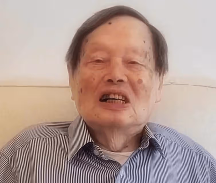 47歲翁帆旗袍亮相日本聚會,滿臉笑遭質疑,丈夫楊振寧久病堪憂