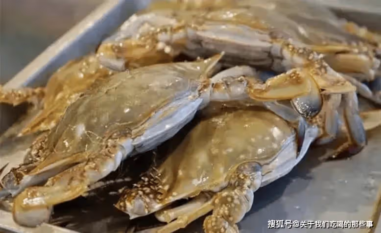 保存螃蟹時,直接放冰箱是大忌,教你1個妙招,放7天都鮮活好吃