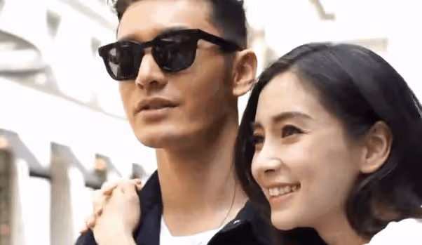 萬花叢中一點綠!黃曉明大秀恩愛,新歡身份曝光:兜兜轉轉還是你