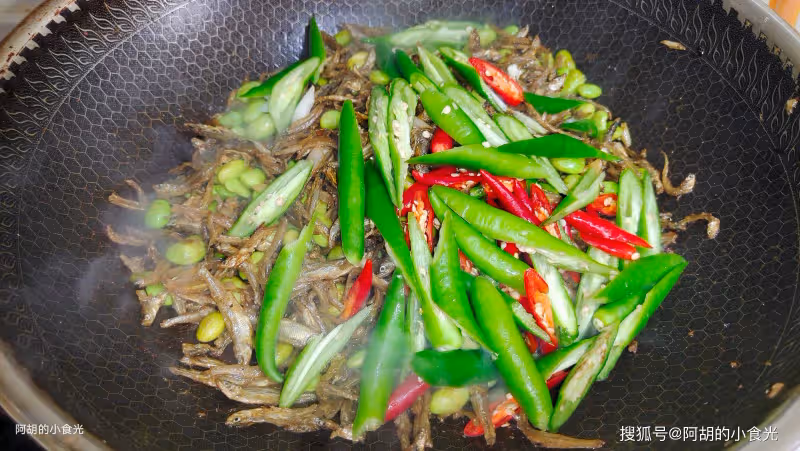 鮮毛豆和它絕配，一盤儘是優質蛋白！沒食慾時炒一盤，撬開你的胃口、特解饞