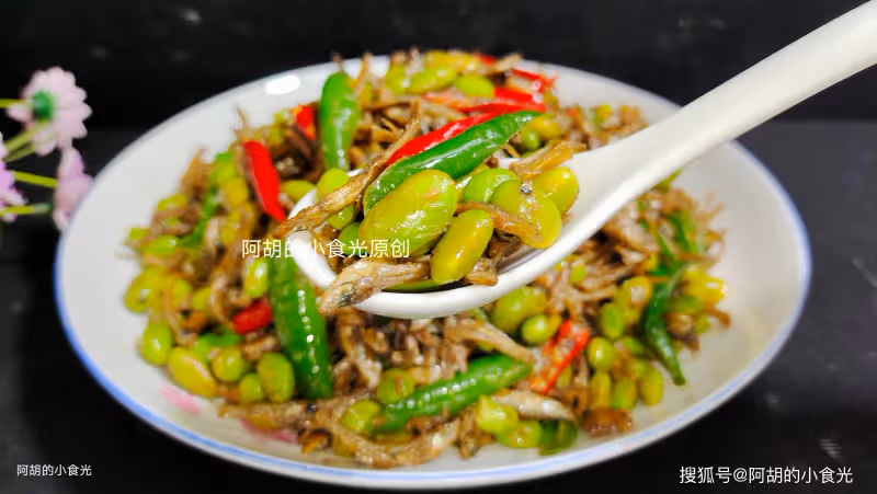 鮮毛豆和它絕配，一盤儘是優質蛋白！沒食慾時炒一盤，撬開你的胃口、特解饞