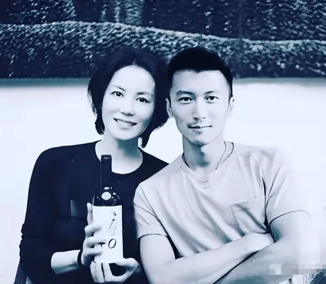 善惡終有報!離過兩次婚,54歲的王菲,終究到底是離不開他