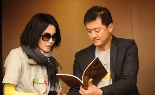 善惡終有報!離過兩次婚,54歲的王菲,終究到底是離不開他