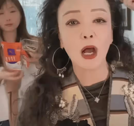 張蘭火力全開!直播中自爆帶20個保鏢赴韓找具媽要說法,大S慌了