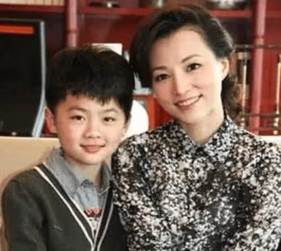 忍無可忍,董卿終於不再沉默,對於網上的指責,她選擇了反擊!