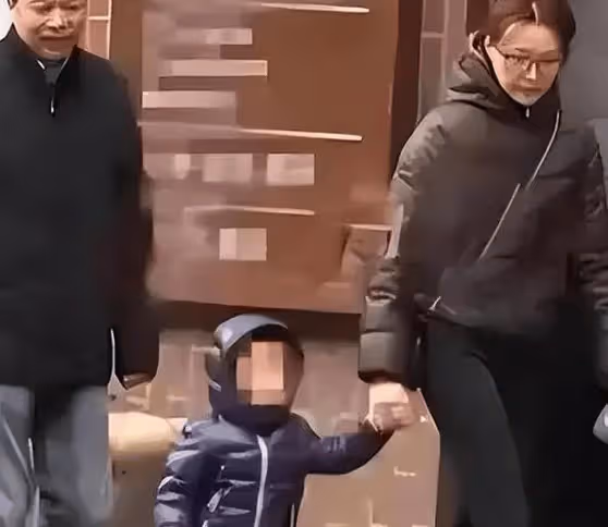 忍無可忍,董卿終於不再沉默,對於網上的指責,她選擇了反擊!