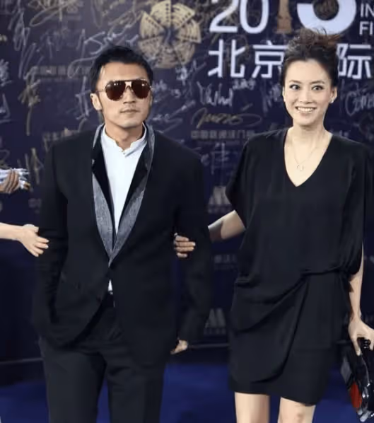 王菲怒了，張柏芝哭了，謝霆鋒心愛女子曝光，已未婚生女