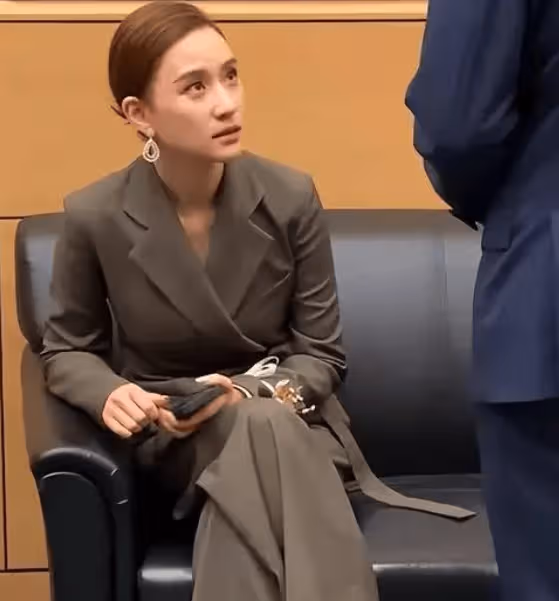 怪竇驍娶何超蓮目的不純,女方只給看不給用,把男人當猴耍