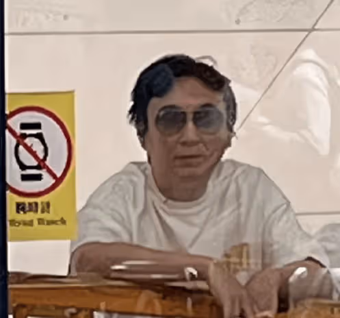 王思聰胖成了肥貓,老爹賣了萬達瘦成皮包骨,謹小慎微!