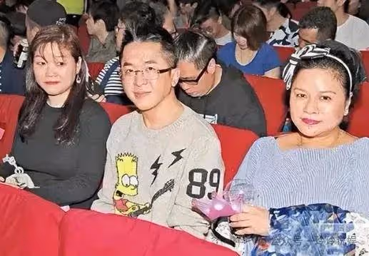 三女共侍一夫,每人每月還有50萬工資拿,每周還有一天休息時間