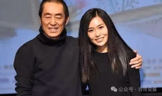 肖華 跟張藝謀離婚34年，他名利雙收家庭和睦，她過得怎樣？