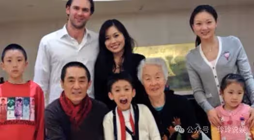 肖華 跟張藝謀離婚34年,他名利雙收家庭和睦,她過得怎樣?