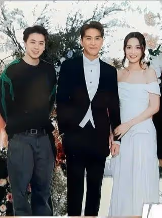 TVB花旦27歲表弟成功考取飛機師牌,身材高挑五官精緻網友大讚靚仔