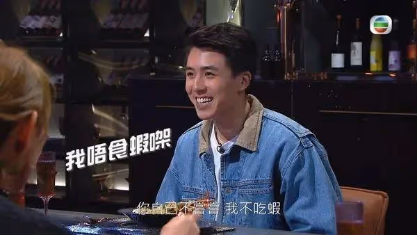 TVB花旦27歲表弟成功考取飛機師牌,身材高挑五官精緻網友大讚靚仔