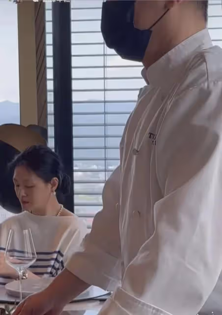 具俊曄宴請好友大S作陪，合體穿情侶裝，大S面相變化大，像S媽！