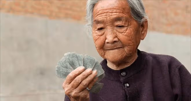 女兒在國外結婚,兩年後岳母第一次見到女婿,竟發現是自己的兒子