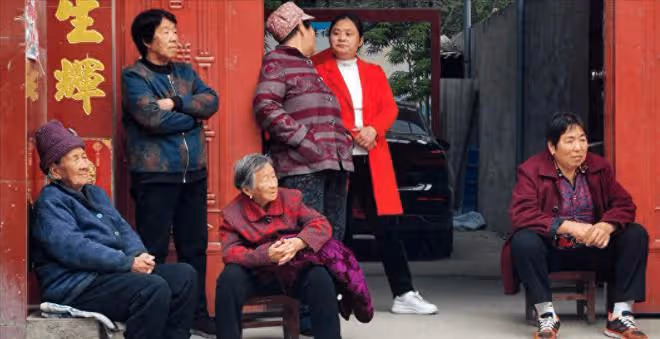 女兒在國外結婚,兩年後岳母第一次見到女婿,竟發現是自己的兒子