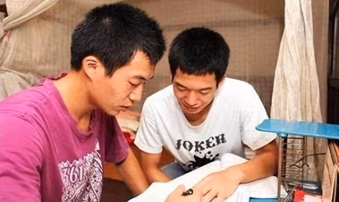 女兒在國外結婚,兩年後岳母第一次見到女婿,竟發現是自己的兒子
