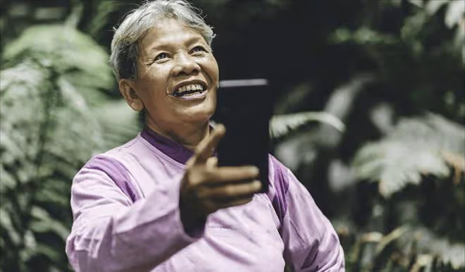 女兒在國外結婚,兩年後岳母第一次見到女婿,竟發現是自己的兒子